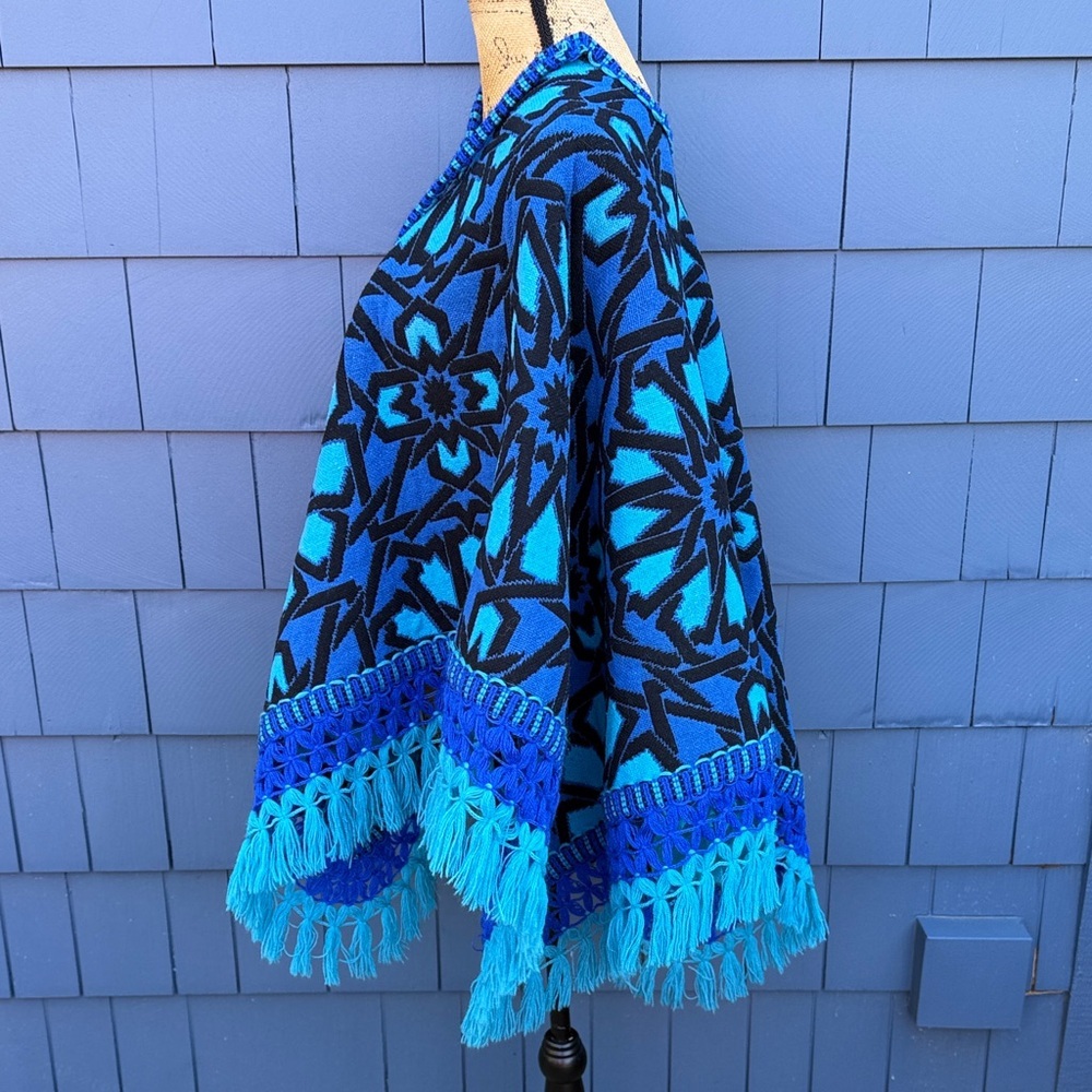 Vintage Blue and Black Geometric Poncho thick warm - Picture 8 of 9